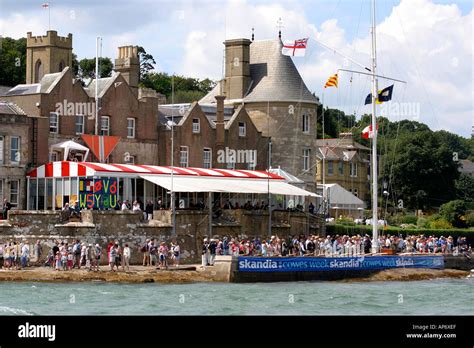 yacht clubs isle of wight.